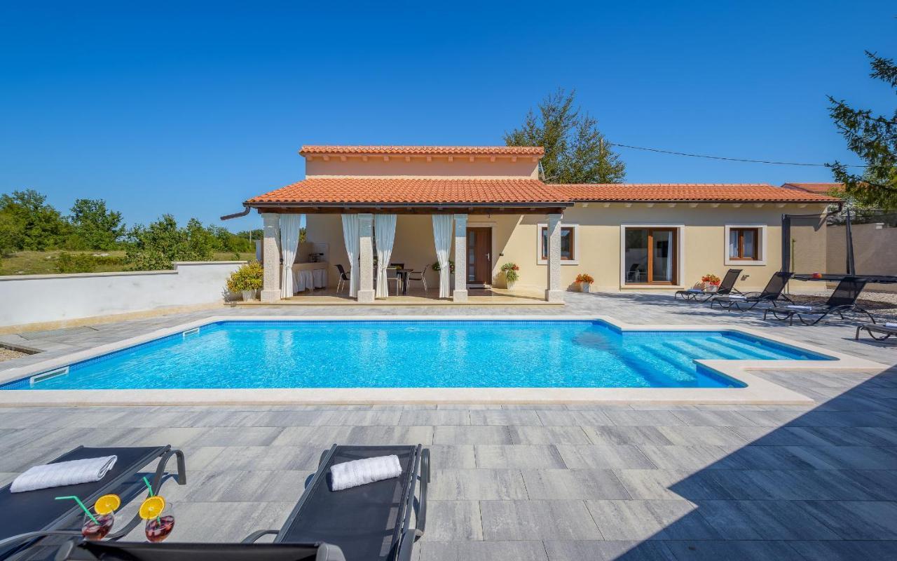 Villa Desapemani Žminj Eksteriør billede