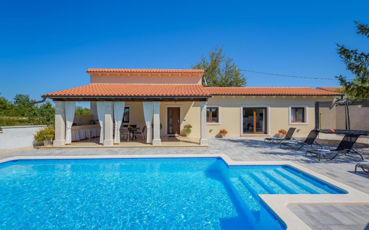 Villa Desapemani Žminj Eksteriør billede