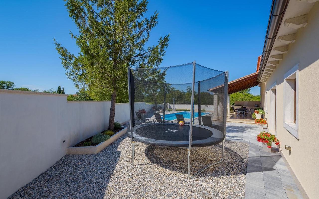 Villa Desapemani Žminj Eksteriør billede