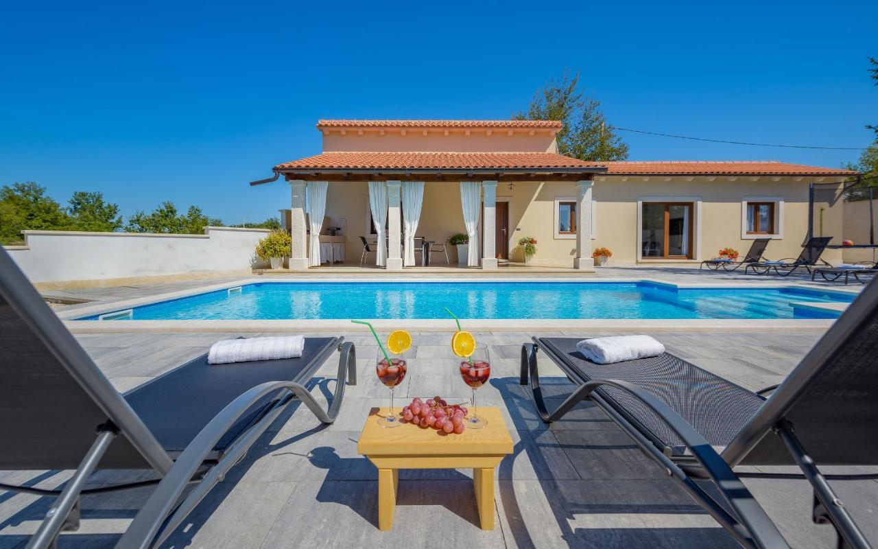 Villa Desapemani Žminj Eksteriør billede
