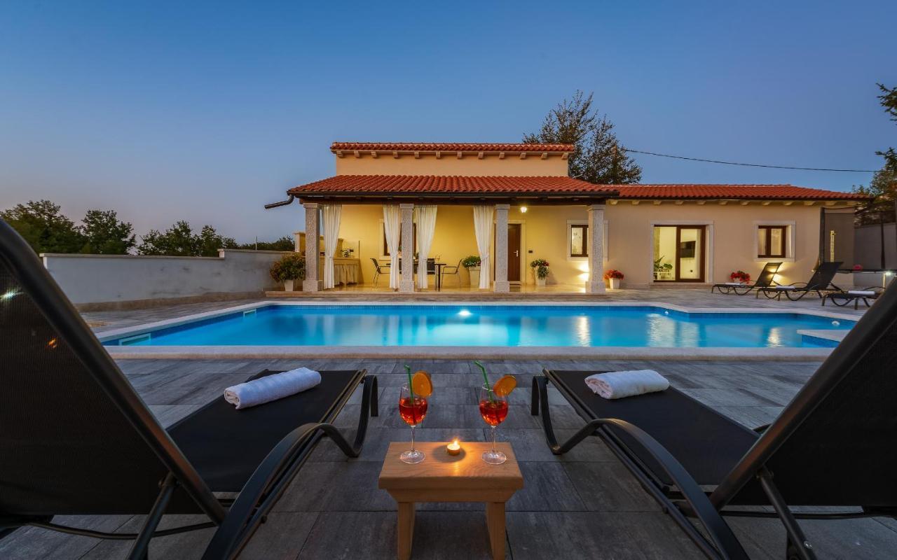 Villa Desapemani Žminj Eksteriør billede