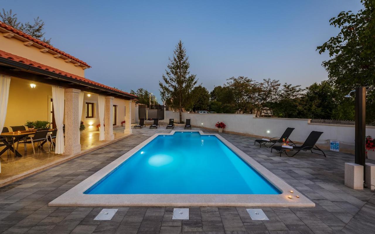 Villa Desapemani Žminj Eksteriør billede