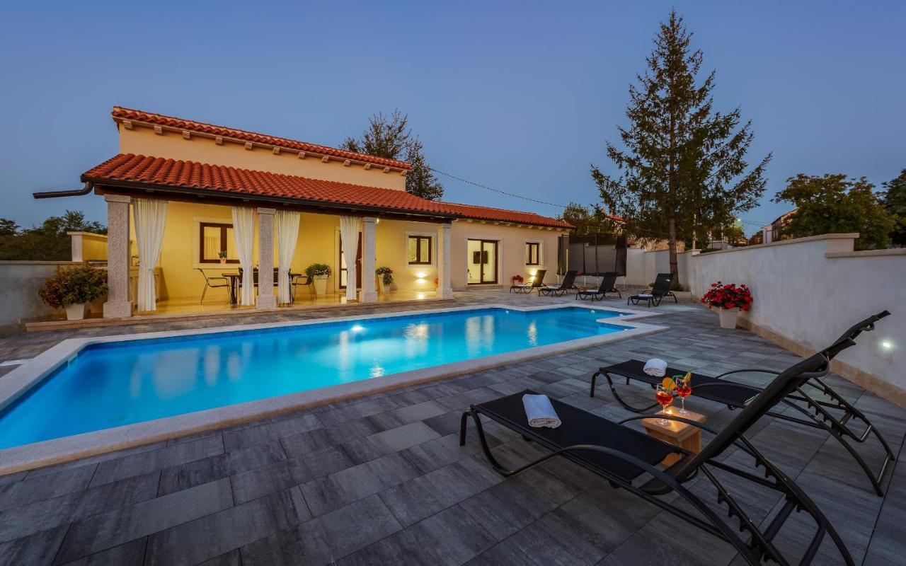 Villa Desapemani Žminj Eksteriør billede