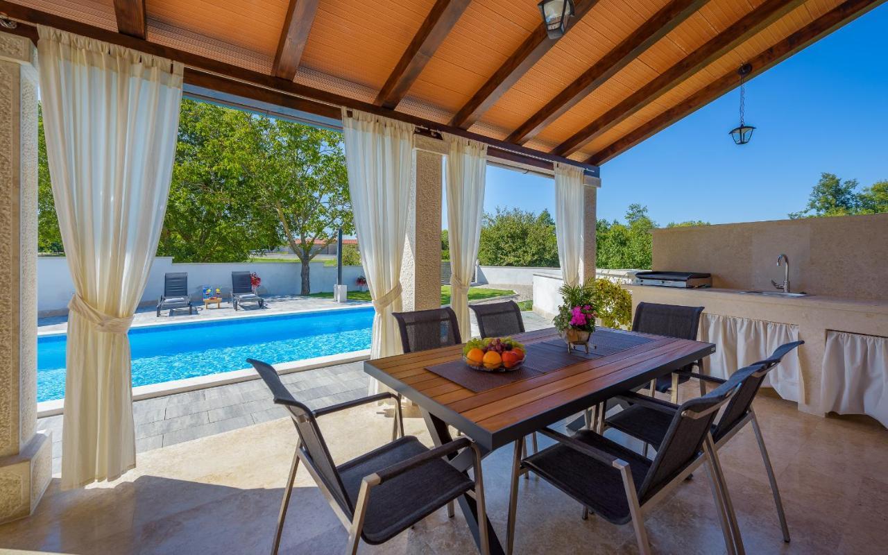 Villa Desapemani Žminj Eksteriør billede