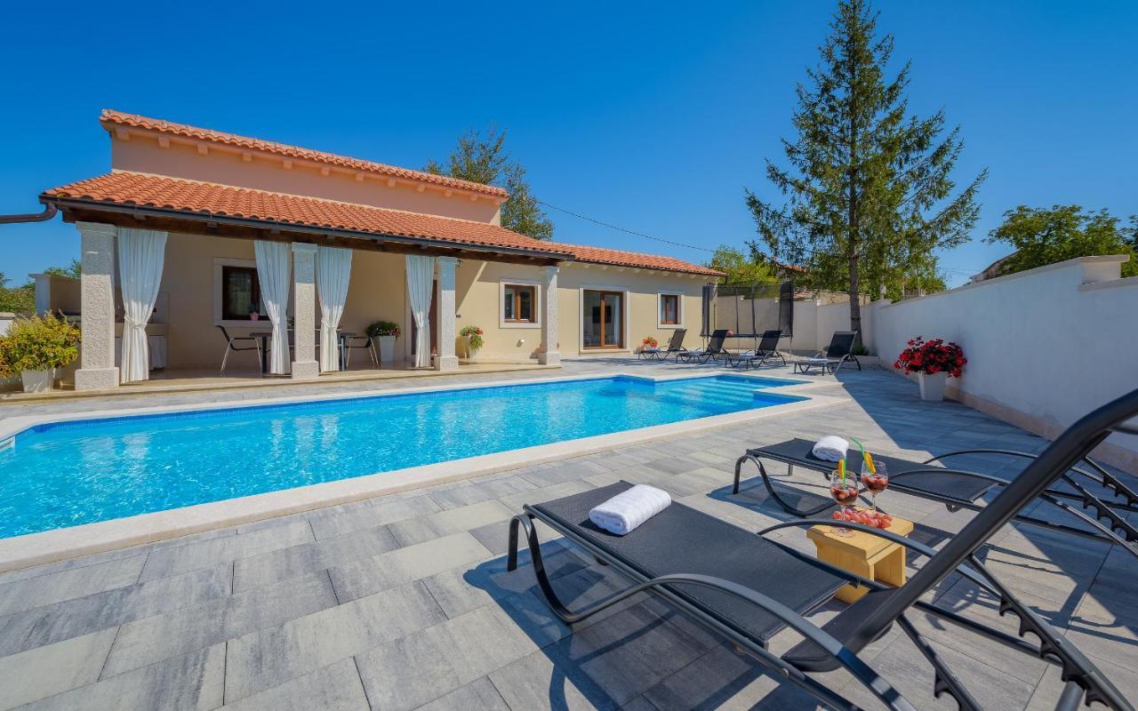 Villa Desapemani Žminj Eksteriør billede
