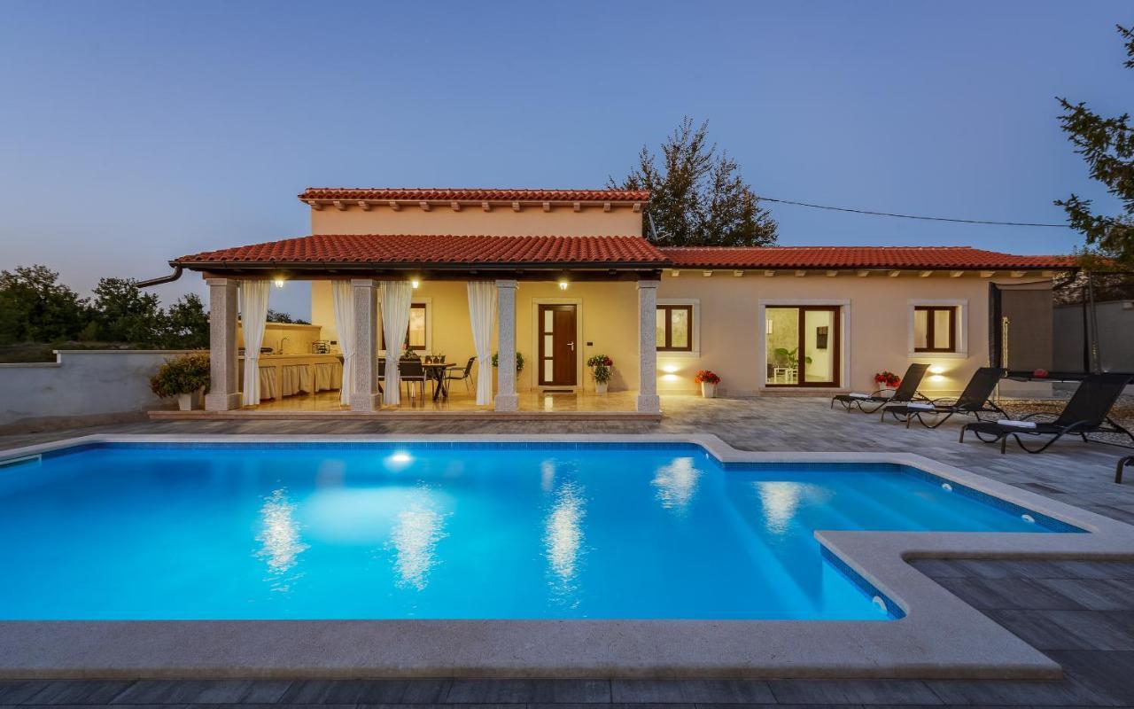 Villa Desapemani Žminj Eksteriør billede