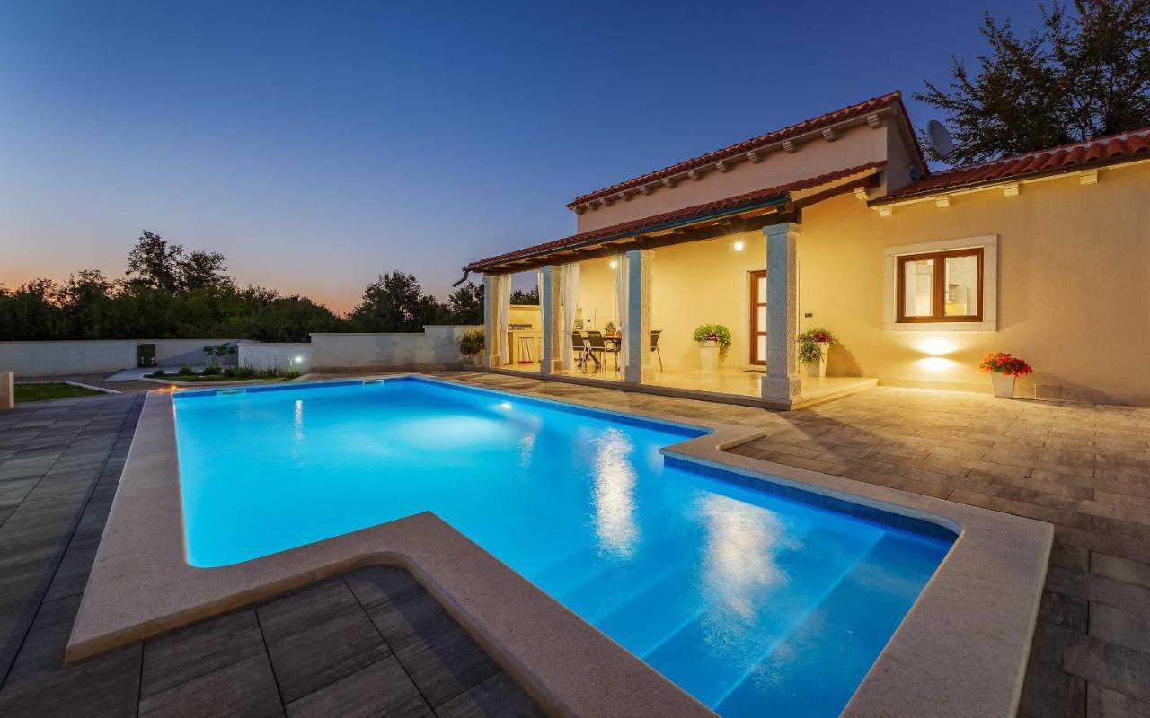 Villa Desapemani Žminj Eksteriør billede